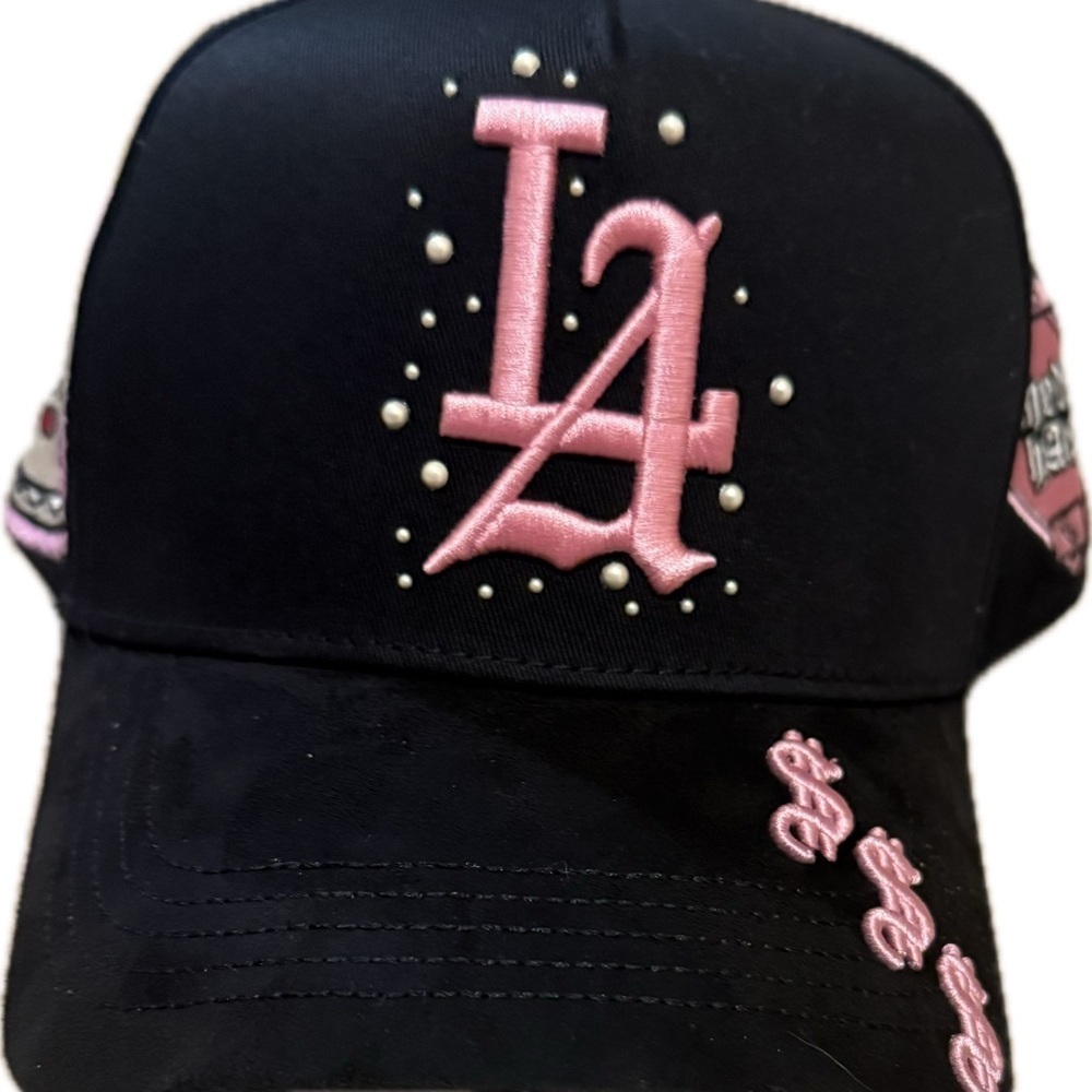 Black Cap with Pink LA CASHED OUT MONSTERS labubu - Picture 2 of 9